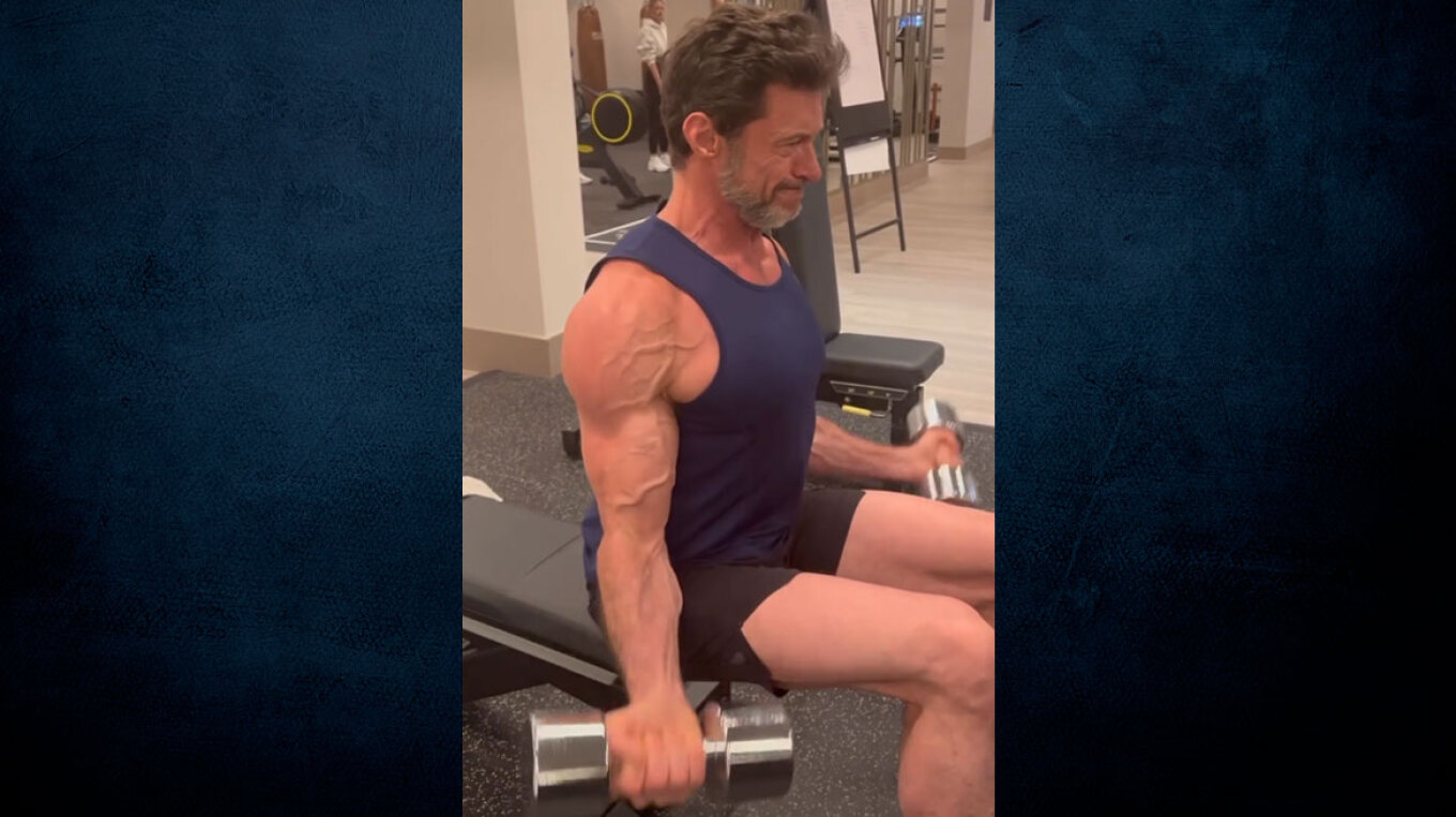 Χιου Τζάκμαν: Δείχνει τους μύες του την ώρα που γυμνάζεται σκληρά