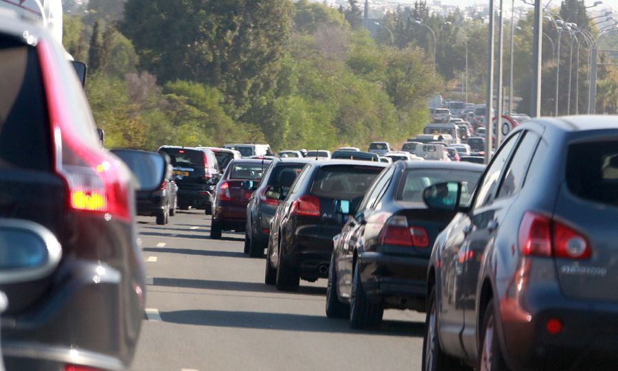 Ψήφισε πρόταση η Βουλή: Δόθηκε παράταση για ανανέωση στις άδειες κυκλοφορίας 