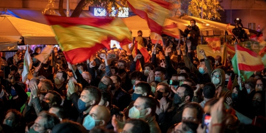 Η αστυνομία απομάκρυνε από τους δρόμους της Βαρκελώνης χιλιάδες ανθρώπους