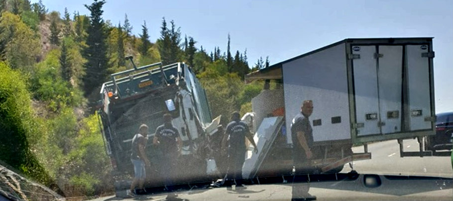 ΕΚΤΑΚΤΟ-Α/ΔΡΟΜΟΣ: Συγκρούστηκαν δύο φορτηγά- ΦΩΤΟΓΡΑΦΙΑ