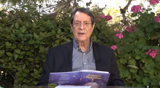 Συγκίνησε ο Αναστασιάδης: Διάβασε το αγαπημένο του παραμύθι - VIDEO