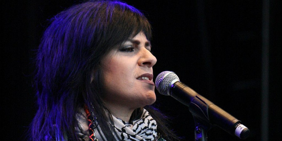 Απεβίωσε η τραγουδίστρια της ειρήνης μετά από πολύχρονη μάχη με τον καρκίνο