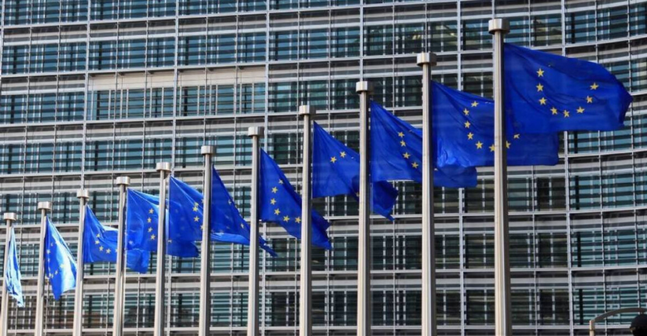 Κομισιόν για νέες συναντήσεις στη Λιβύη: Επαφές και με τις δύο πλευρές της χώρας