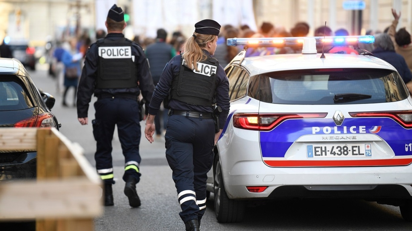 Αυτοκίνητο έπεσε σε πλήθος στο νησί Ολερόν της Γαλλίας, φώναξε «Allahu Akbar» ο οδηγός