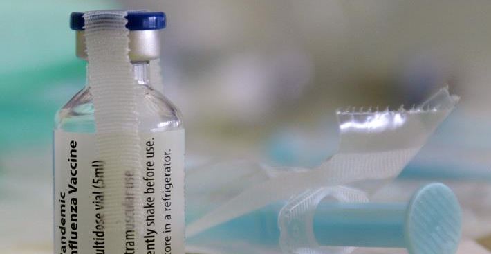 Πολύ σπάνιες οι περιπτώσεις σοβαρών παρενεργειών από εμβόλια, λέει ο ΕΜΑ