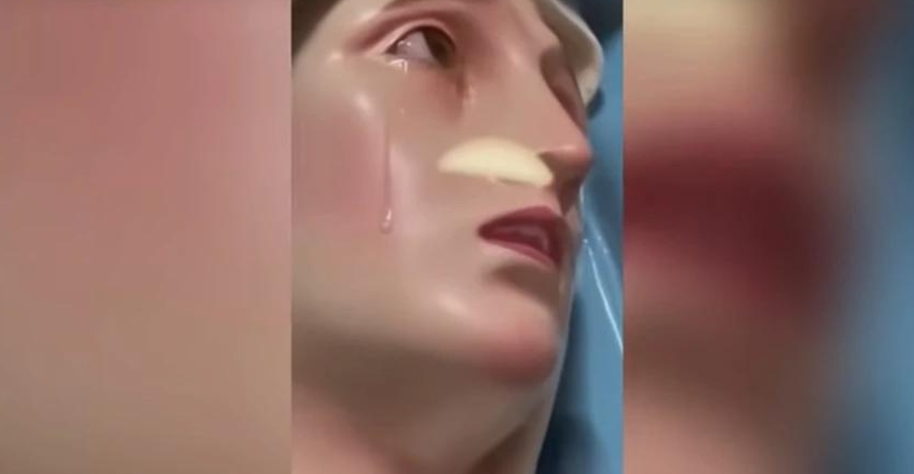 Δάκρυσε άγαλμα της Παναγίας και μιλούν για «θεϊκό σημάδι» στο Μεξικό – «Τα μάτια της έγιναν κόκκινα»