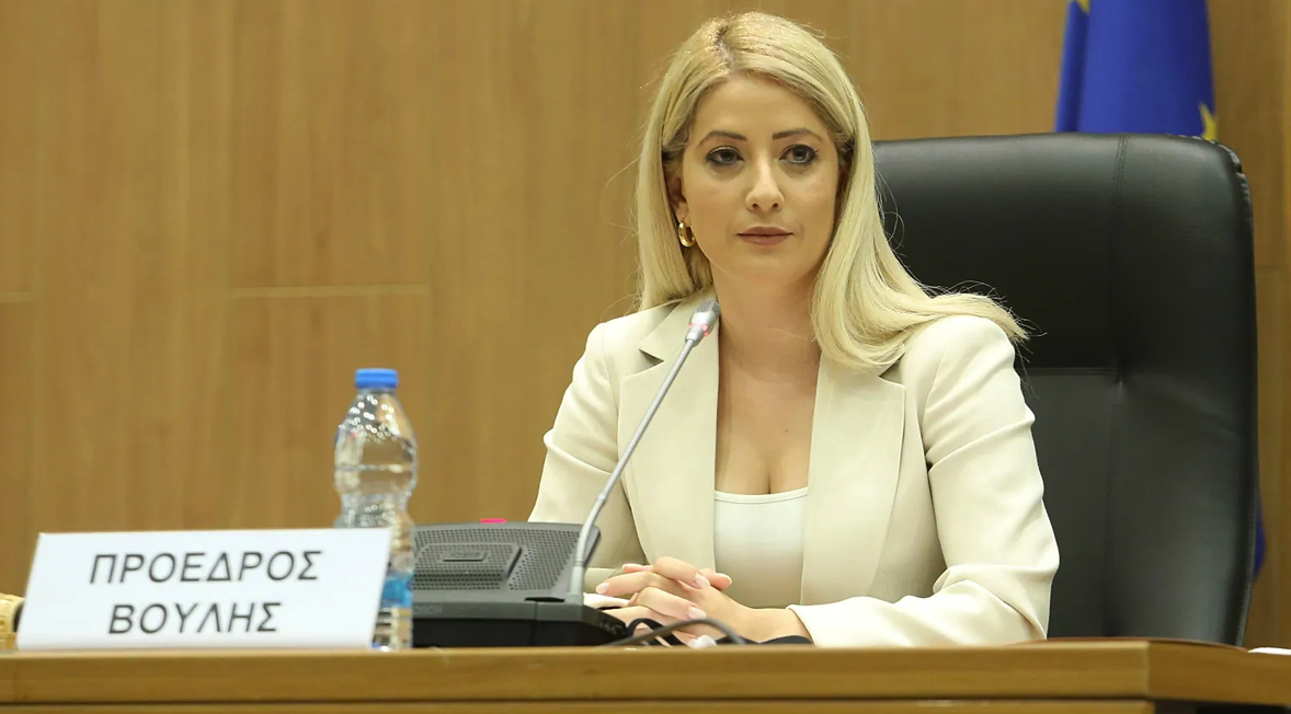Καταδικάζει η Α. Δημητρίου το περιστατικό στη Βουλή – Έδωσε οδηγίες