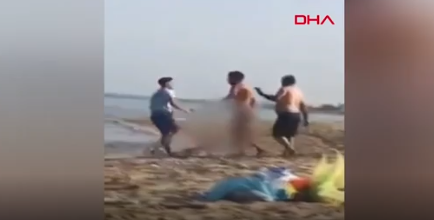 ΚΥΠΡΟΣ: Πήγε γυμνός στην παραλία στο κατεχόμενο Τρίκωμο- Τον 'εσπασαν' στο ξύλο λουόμενοι -VIDEO