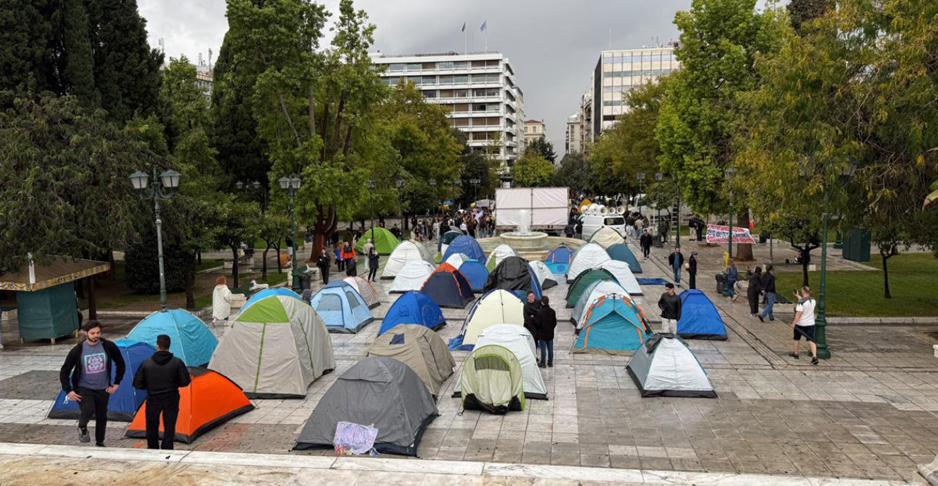 Αναστάτωση στην Αθήνα: Φοιτητές στήνουν σκηνές στο Σύνταγμα – Στους δρόμους και οι μαθητές - «Ίσως θελήσουν να μιμηθούν καταστάσεις όπως στη Γαλλία»