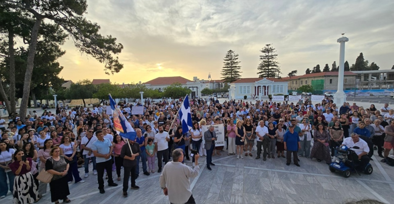 Η Πάφος στο πλευρό του Τυχικού – Δεκάδες πιστοί βγήκαν στους δρόμους και  φώναξαν «Πανάξιος» - Δείτε φωτογραφίες