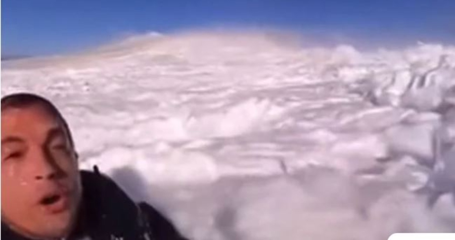 Εντυπωσιακό βίντεο στο TikTok: Η στιγμή που τεράστια κύματα «καταπίνουν» σέρφερ