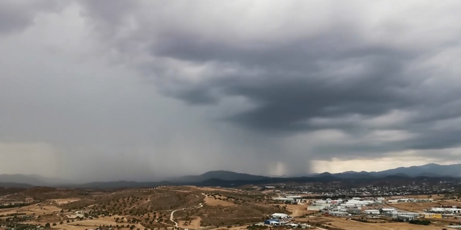 Χειμωνιάτικο τοπίο στην Κύπρο  - Τα πρώτα Βίντεο απο βροχές και καταιγίδες σε διάφορες περιοχές