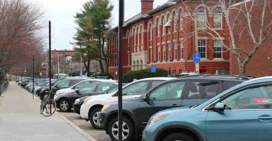 Προειδοποιεί πολίτης: Σπάζουν τζάμια αυτοκινήτων και αρπάζουν ό,τι βρουν, ακόμη και νωρίς το απόγευμα – Δείτε φωτογραφία