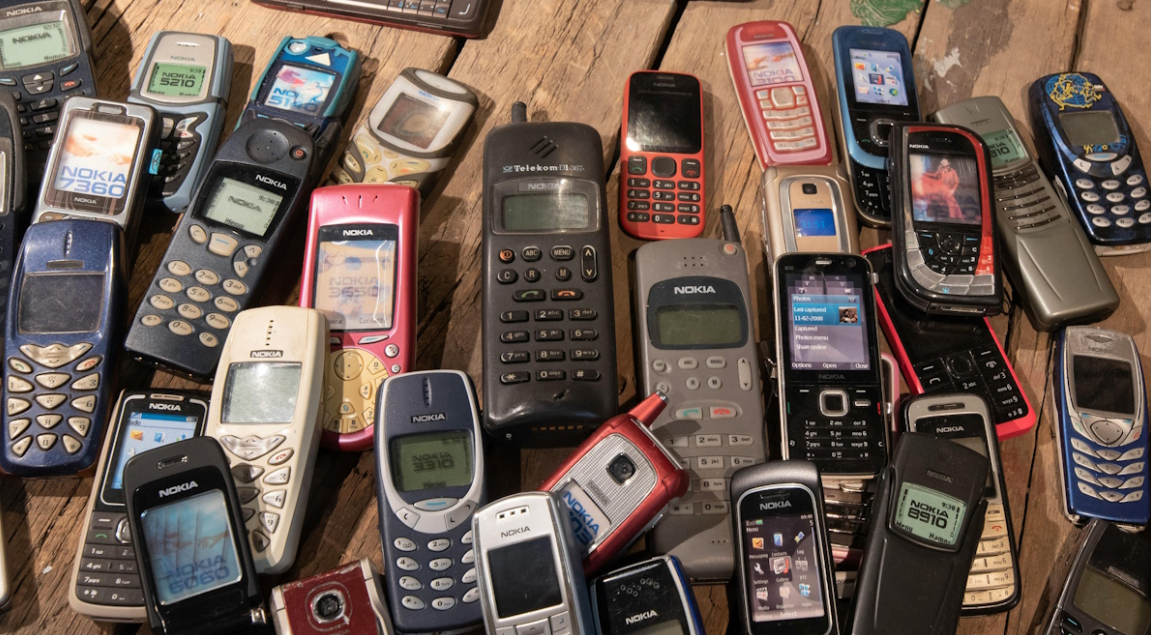 Μήπως έχεις κάποιο από αυτά; Παλιά κινητά που σήμερα αξίζουν πολλά λεφτά - Μέχρι και 70.000 ευρώ! - Δείτε τιμές και φωτογραφίες