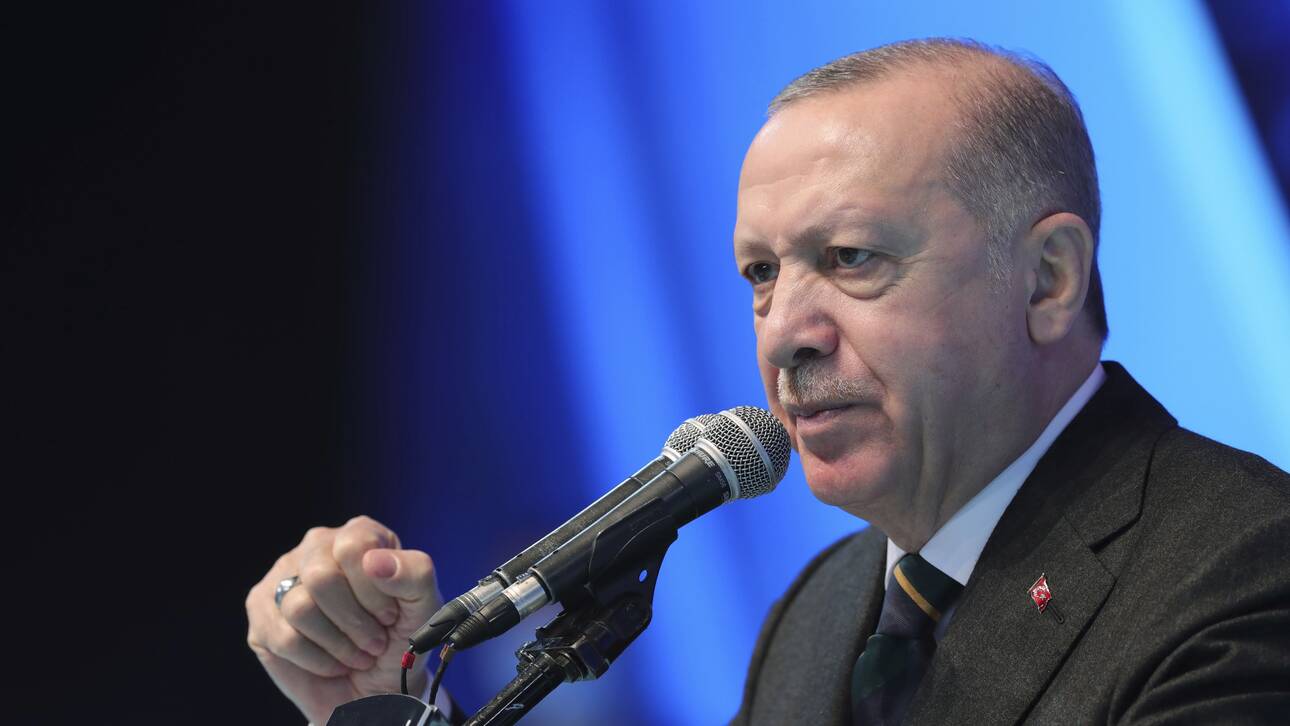 Η οικονομική κρίση «φουντώνει» τα σενάρια ανασχηματισμού της κυβέρνησης Ερντογάν