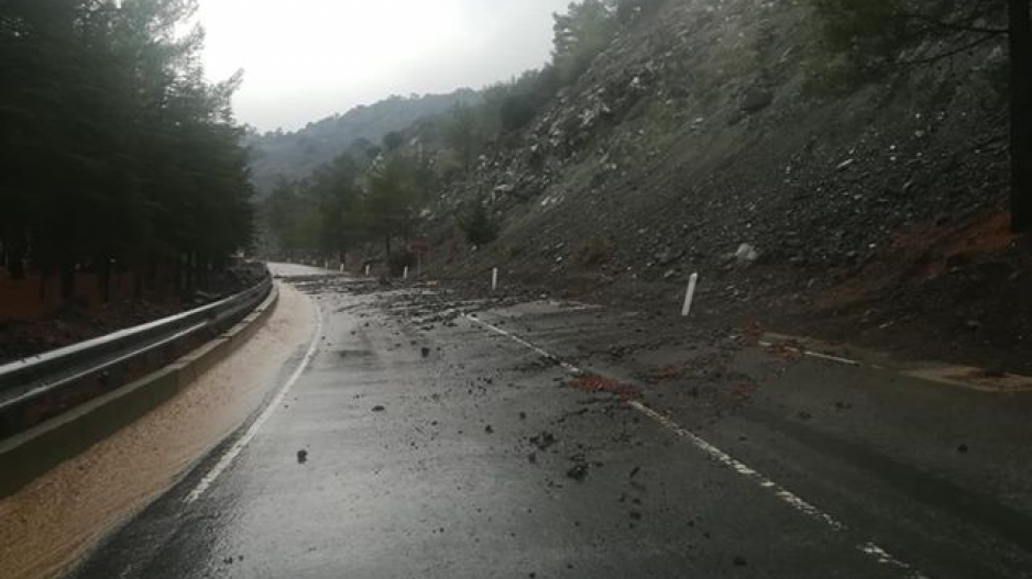 ΚΥΠΡΟΣ: Η κατάσταση του οδικού δικτύου - Διαβρώθηκε δρόμος λόγω έντονης βροχόπτωσης 
