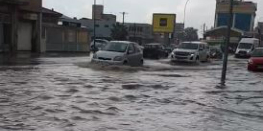 ΛΕΜΕΣΟΣ: Διακωμώδησε τις πλημμύρες αλλά... επικίνδυνα – Έγινε θέαμα – VIDEO