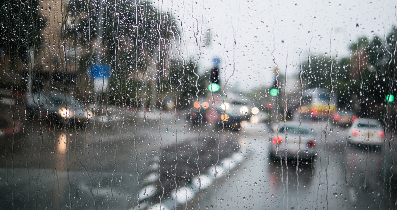 Οδηγοί προσοχή: Χάος στον αυτοκινητόδρομο λόγω έντονων βροχών σε αυτές τις περιοχές - Επικίνδυνοι δρόμοι μετά από χιονόπτωση