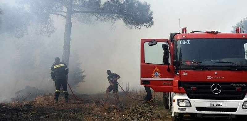 ΕΠ. ΛΕΜΕΣΟΥ: Με ρίψεις από ελικόπτερα και επίγειες δυνάμεις τέθηκε υπό έλεγχο πυρκαγιά