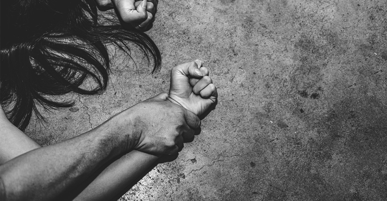 Φρίκη στο Ίλιον: 85χρονος ασέλγησε σε 13χρονη φίλη της εγγονής του