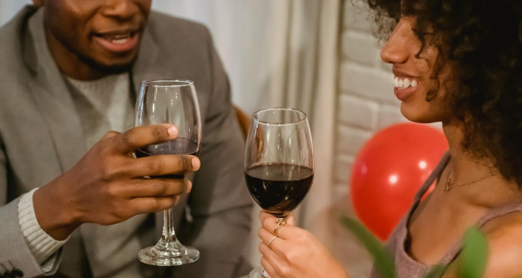 Τέλος οι επιφανειακές σχέσεις το 2024: Τα νέα κριτήρια για να πει μια γυναίκα «ναι» σε ένα ραντεβού
