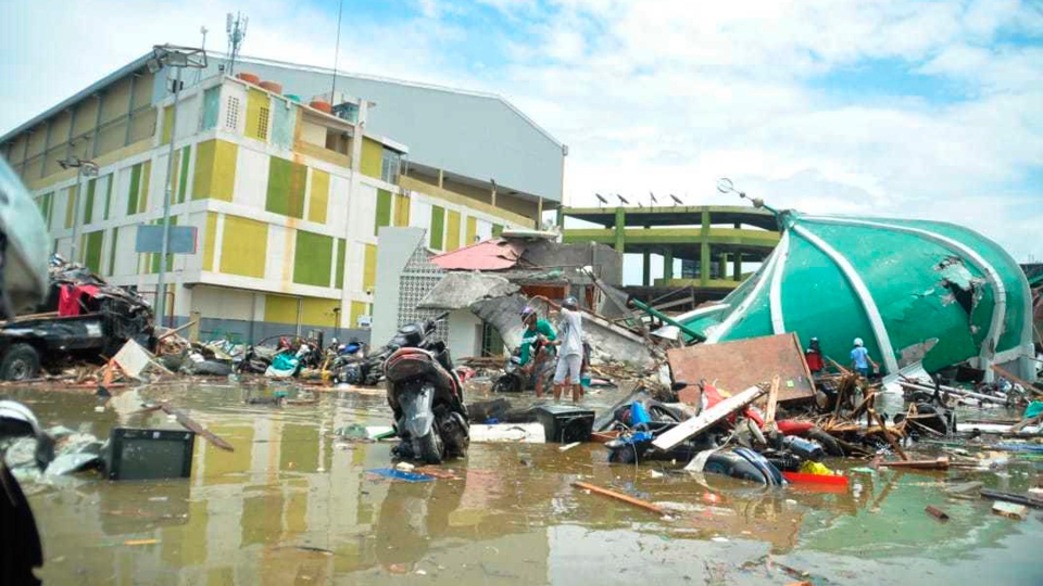 «Μαύρα» μαντάτα: Αγνοείται η τύχη 5.000 ανθρώπων μετά τον φονικό σεισμό στην Ινδονησία