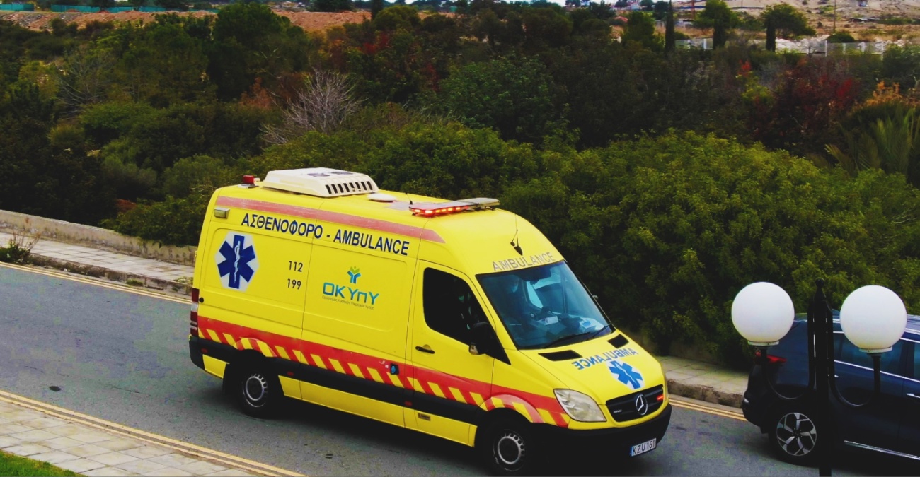 Στο Νοσοκομείο 58χρονη μετά από τροχαίο - Στο σημείο Πυροσβεστική για απεγκλωβισμό της οδηγού