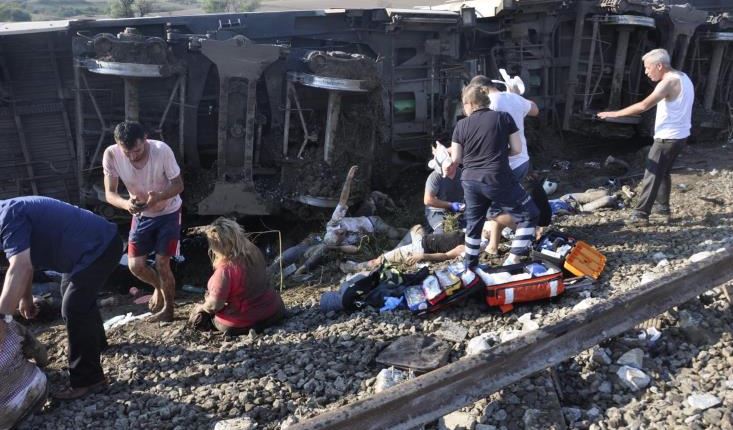 Στους 24 οι νεκροί από τον εκτροχιασμό τρένου έξω από την Κωνσταντινούπολη 