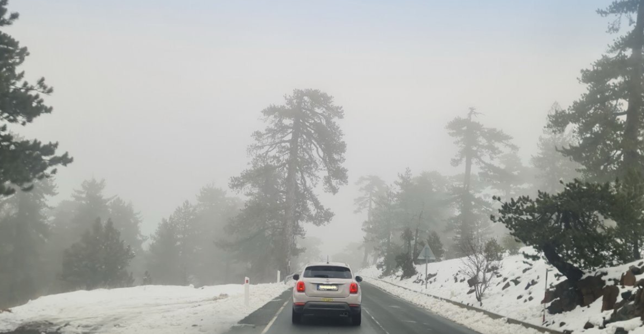 Μαγευτικές εικόνες από το κατάλευκο Τρόοδος - Δείτε βίντεο από την πυκνή χιονόπτωση