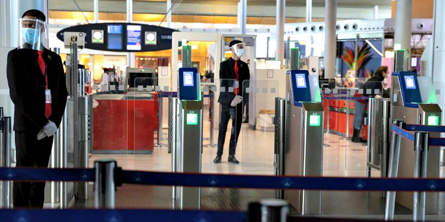 ΥΠ. ΜΕΤΑΦΟΡΩΝ: 'Όλοι όσοι βρίσκονται σε οποιοδήποτε χώρο των αεροδρομίων θα φορούν υποχρεωτικά μάσκες και γάντια'