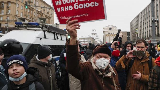 Τουλάχιστον 10.000 άνθρωποι διαδηλώνουν στη Μόσχα υπέρ της αποφυλάκισης Ναβάλνι