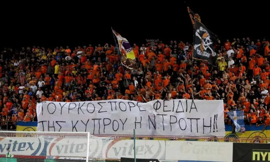 Υβριστικό πανό για Φειδία - Χειροπέδες σε 32χρονο Κύπριο