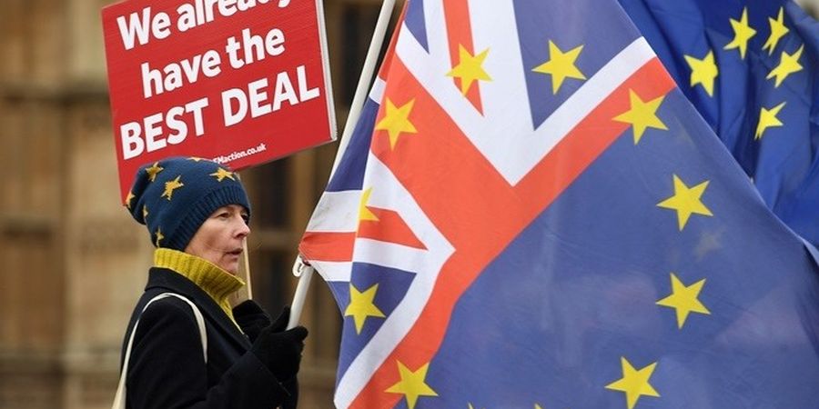 Το Λονδίνο θα εφαρμόσει πλήρως τα σχέδια για ένα Brexit χωρίς συμφωνία