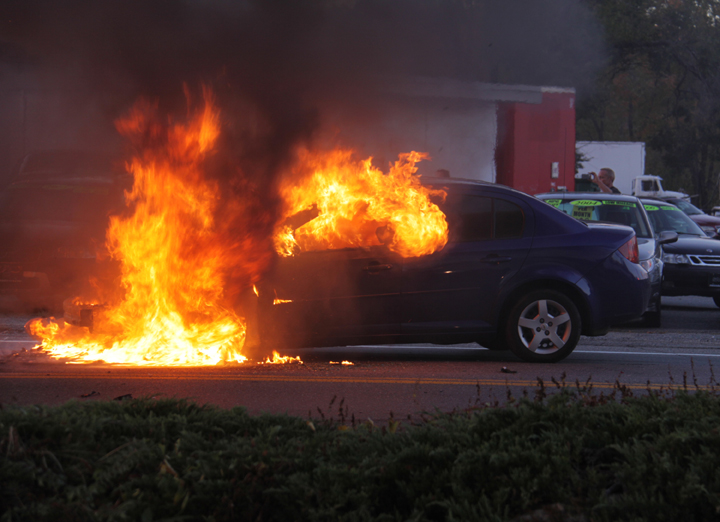 ΛΕΥΚΩΣΙΑ: Στόχος εμπρηστών το όχημα πρώην αστυνομικού – Καταστράφηκε ολοσχερώς το αυτοκίνητο