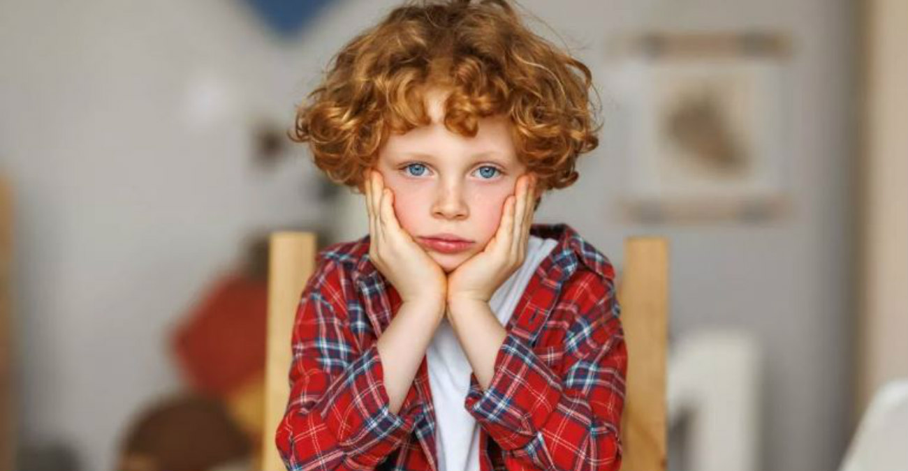 Διαταραχές τικ: Τι τα προκαλεί στα παιδιά και πώς μπορούν να ξεπεραστούν – Μία παιδίατρος εξηγεί
