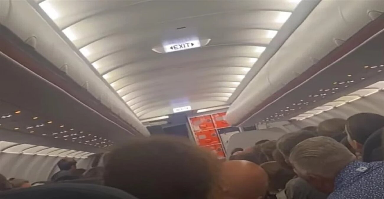 Ακυρώθηκε πτήση επειδή κάποιος έκανε την ανάγκη του στο πάτωμα - Αγανακτισμένοι οι επιβάτες - Δείτε βίντεο
