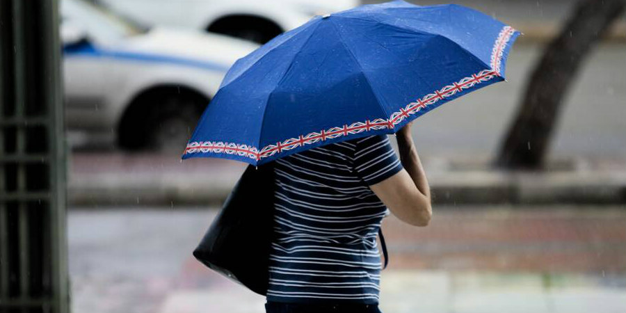 ΚΑΙΡΟΣ: Αναμένονται μεμονωμένες βροχές ή και καταιγίδα - Στο 'μενού' και ισχυροί άνεμοι 