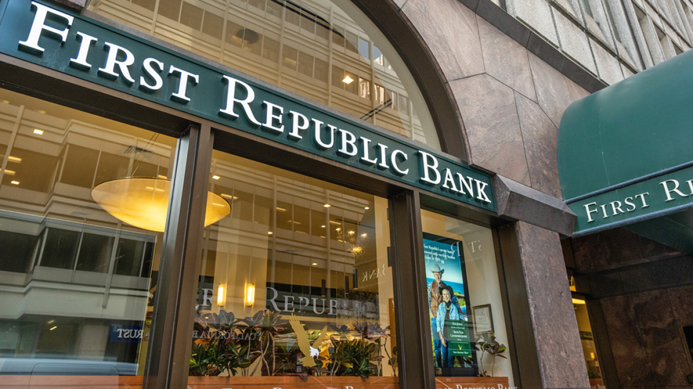 «Βόμβα» στις ΗΠΑ: Κατέρρευσε η First Republic Bank –Στην JPMorgan περνούν οι καταθέσεις