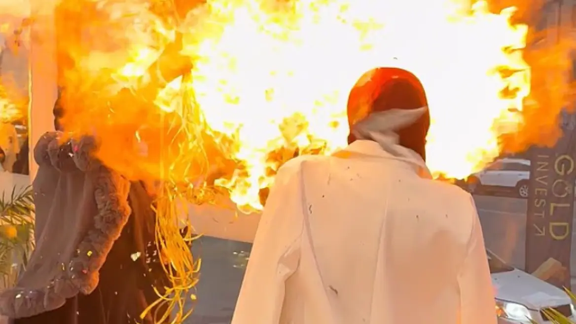 VIDEO: Τρομακτικό ατύχημα σε πάρτι γενεθλίων - Μπαλόνια με υδρογόνο πήραν φωτιά μπροστά στο πρόσωπο της εορτάζουσας 