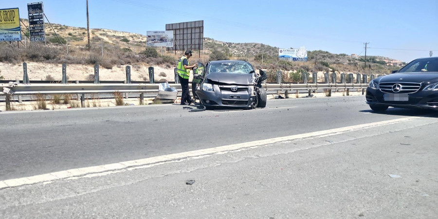 Αυτοκινητόδρομος Λευκωσίας-Λεμεσού: Οδηγός πλήρωσε τη μεγαλοψυχία του – Τροχαίο με τέσσερα οχήματα