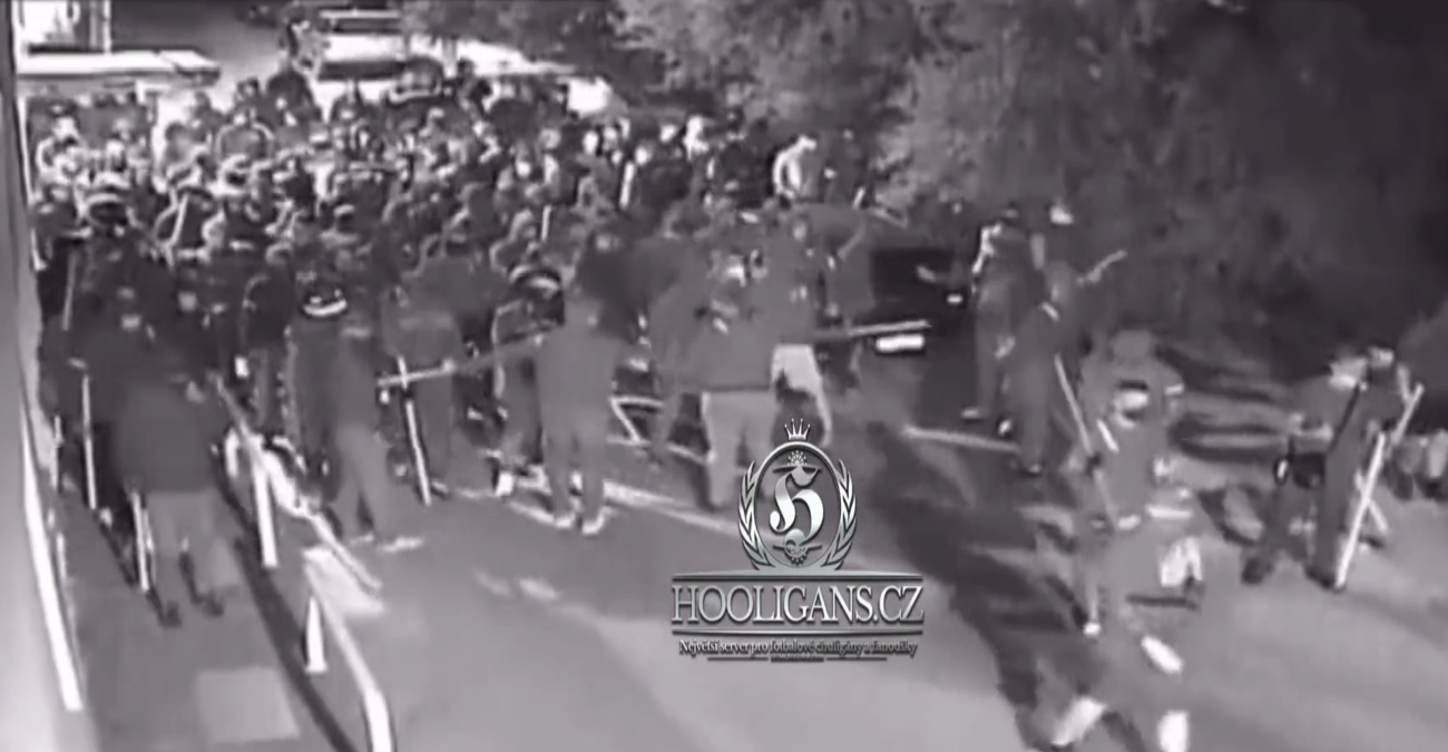  Νέα Φιλαδέλφεια: Νέο σοκαριστικό βίντεο από την επίθεση των Κροατών - Με στρατιωτική πειθαρχία και βαριά οπλισμένοι