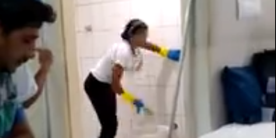 Καθάριζε τουαλέτα νοσοκομείου με τον πιο αηδιαστικό τρόπο – Άφωνοι οι ασθενείς - VIDEO