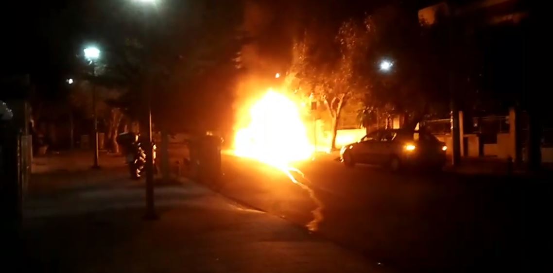 ΕΛΛΑΔΑ: Έκρηξη βόμβας σε αυτοκίνητο εκδότη εφημερίδας στην Αγία Βαρβάρα