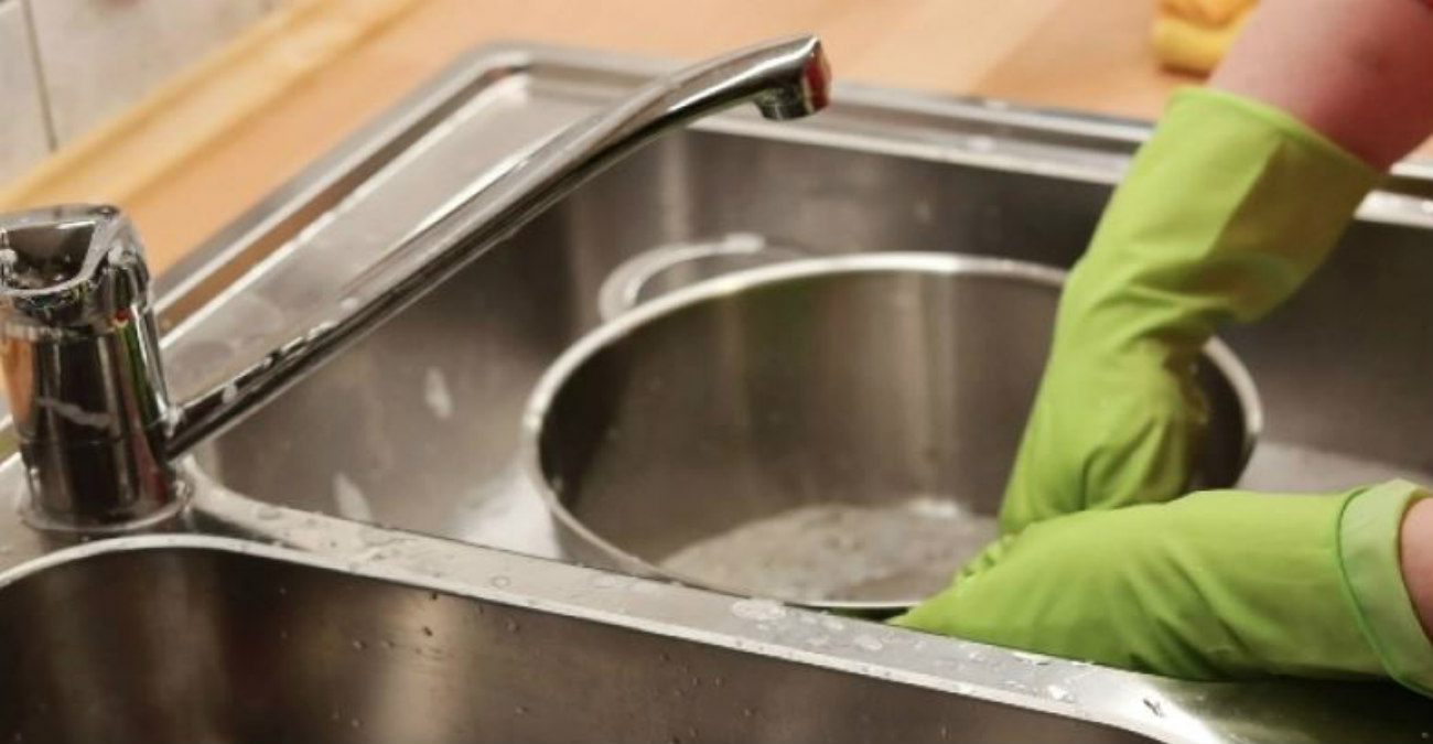 Καμπανάκι κινδύνου για όσους αφήνουν τα βρώμικα πιάτα στο νεροχύτη: Τι λένε οι ειδικοί