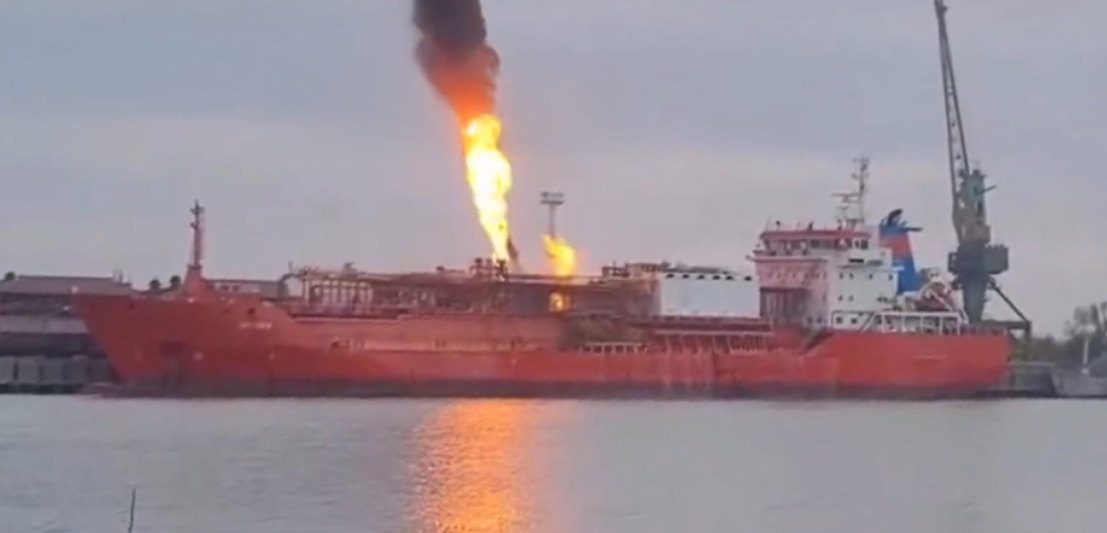 VIDEO: Τουρκικό πλοίο με 4.000 τόνους υγραερίου χτυπήθηκε από ρωσικά πυρά στην Οδησσό - Φόβοι πως μπορεί να εκραγεί