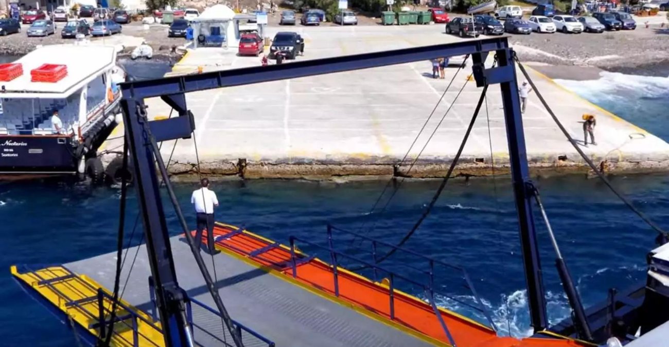 Βίντεο με την γρήγορη μανούβρα που κάνει πλοίο από τη Σαντορίνη