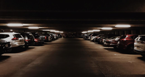 Απίστευτο τροχαίο στη Λεμεσό: Οδηγός μπέρδεψε τα σκαλιά του καζίνο με... χώρο στάθμευσης - Δείτε φωτογραφίες