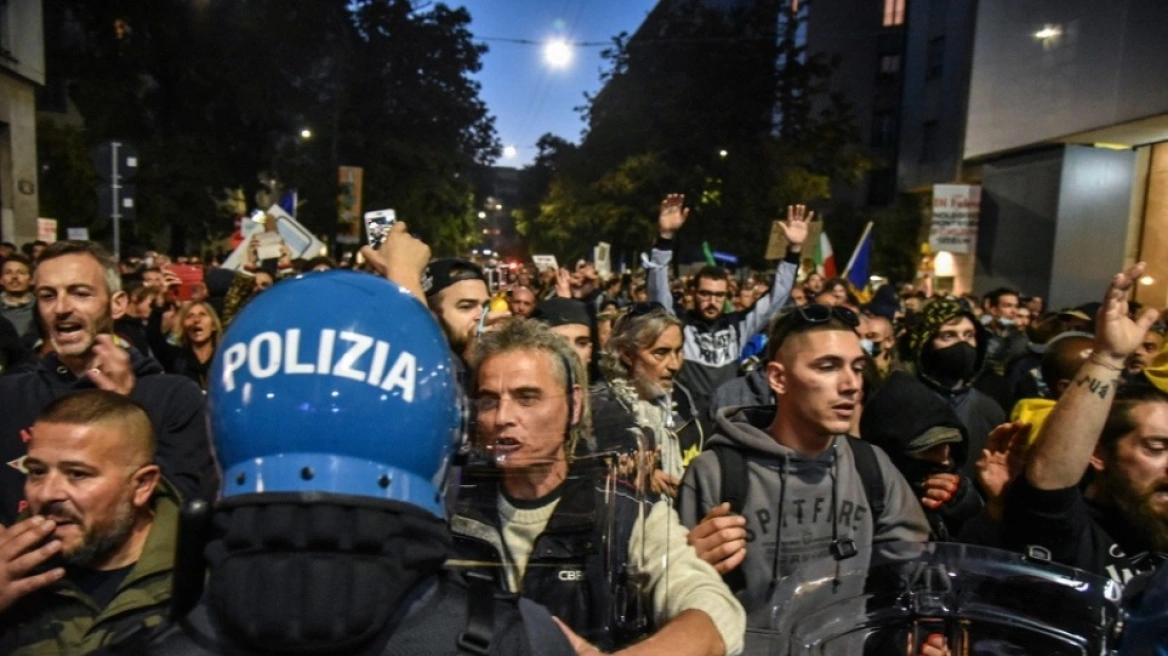 Ιταλία: Συγκρούσεις αστυνομίας - φοιτητών έξω από συνέδριο για την αντιμετώπιση της υπογεννητικότητας