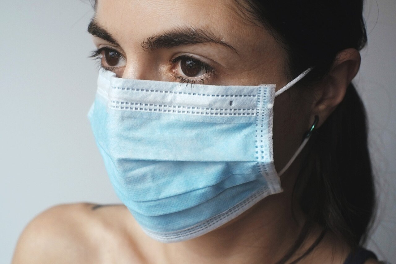 ΚΟΡΩΝΟΪΟΣ: Μπορούν να επαναχρησιμοποιηθούν οι χειρουργικές μάσκες; Ποια είναι η «μέθοδος των επτά ημερών»