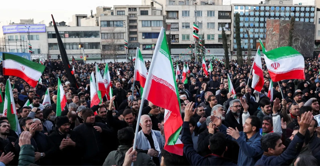 LIVE: Εκδίκηση για τον θάνατο του Χαμενεΐ υπόσχεται το Ιράν – Για νέα πιο σφοδρά χτυπήματα απειλεί ο Τραμπ